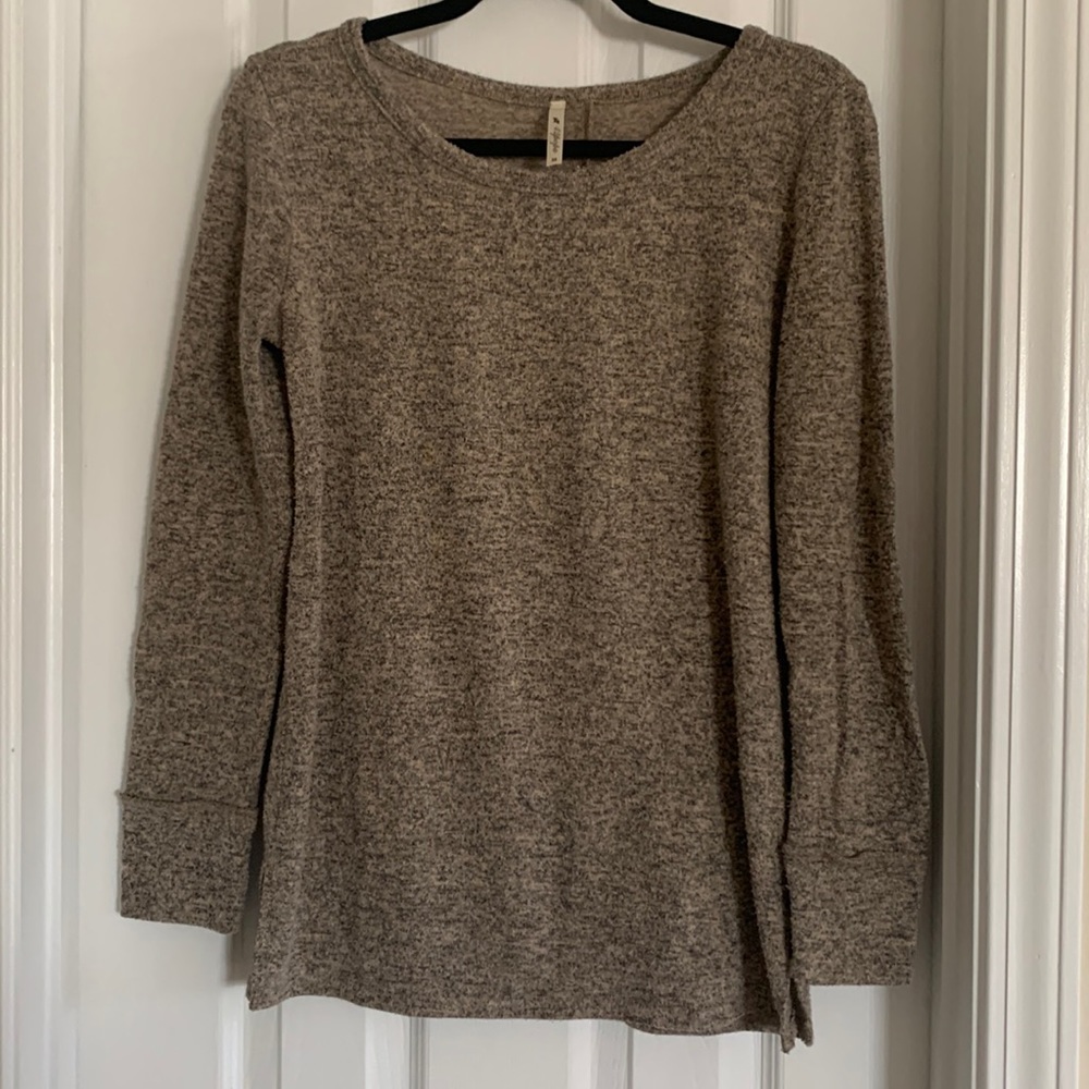 42pops light weight sweater with buttons on back and elbow patches